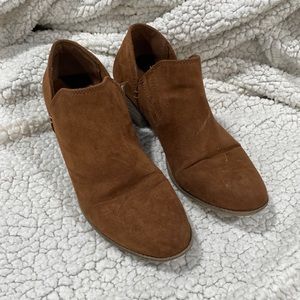 American Eagle brown booties size 9
